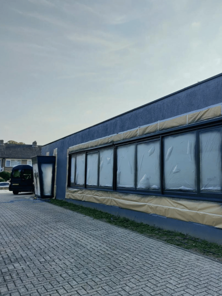 Schadeherstel van kozijnen na transportbeschadigingen – Steba Renovatie zorgt voor professioneel herstel op locatie.